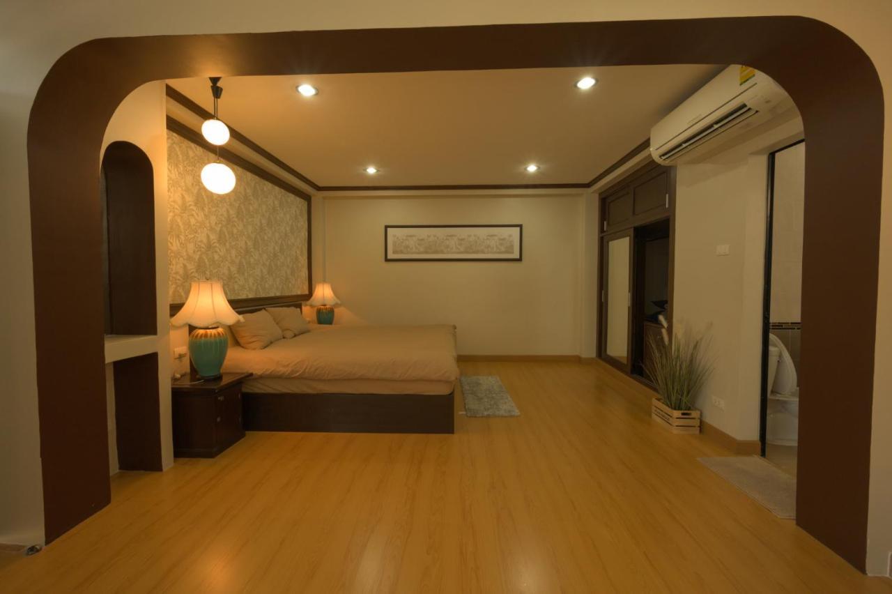 October Hostel Chiangmai Chiang Mai Exteriör bild