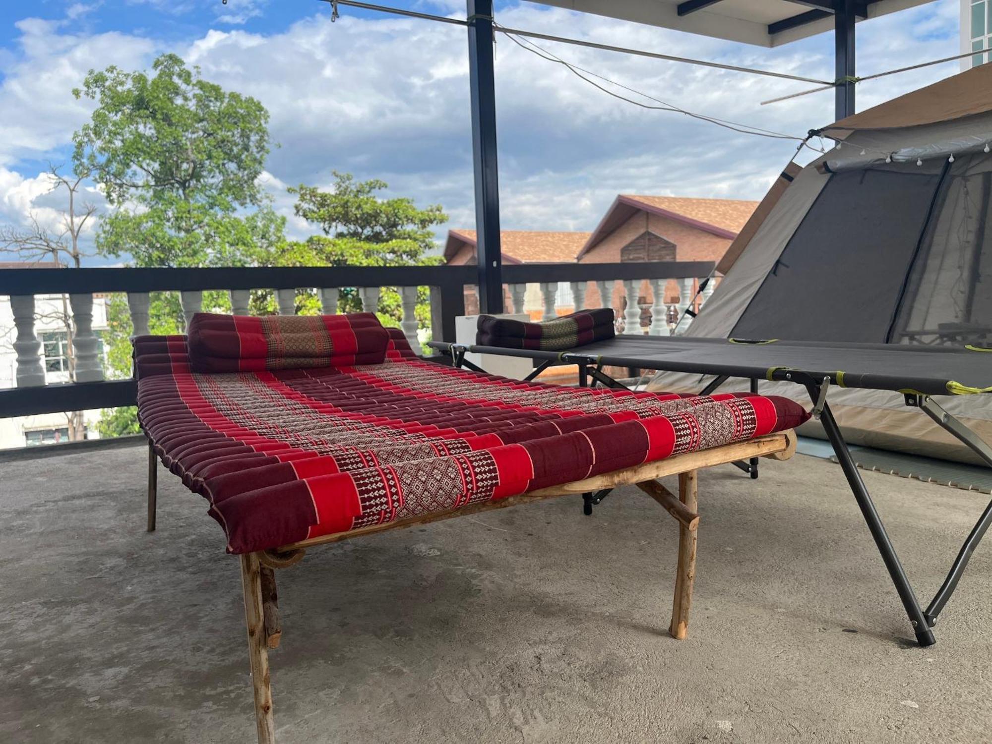 October Hostel Chiangmai Chiang Mai Exteriör bild