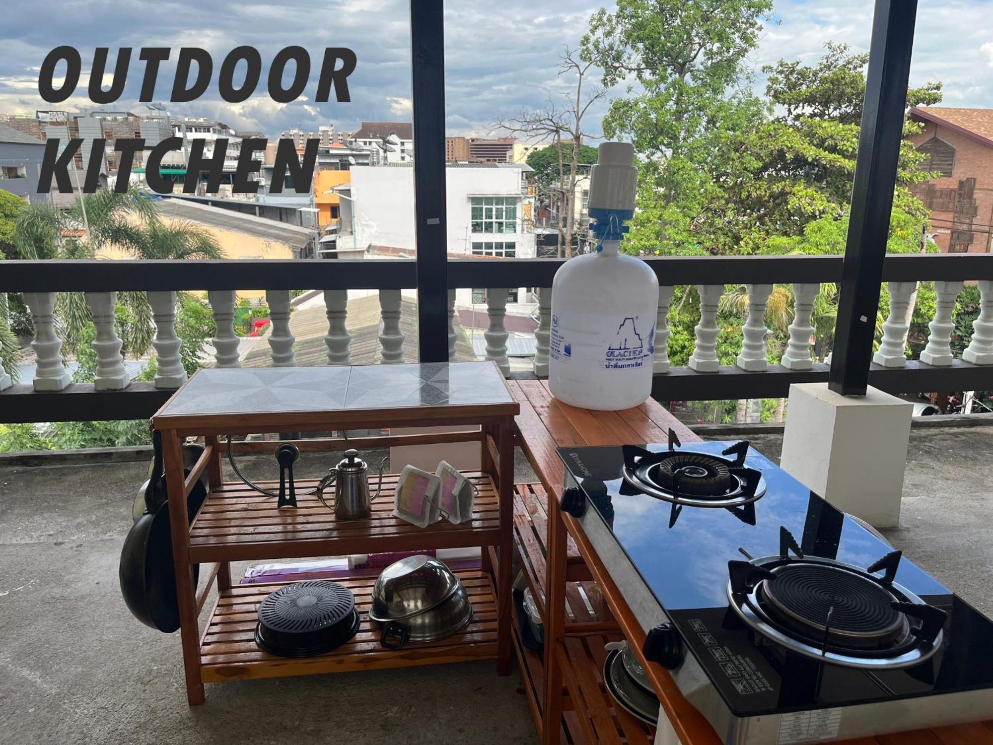 October Hostel Chiangmai Chiang Mai Exteriör bild