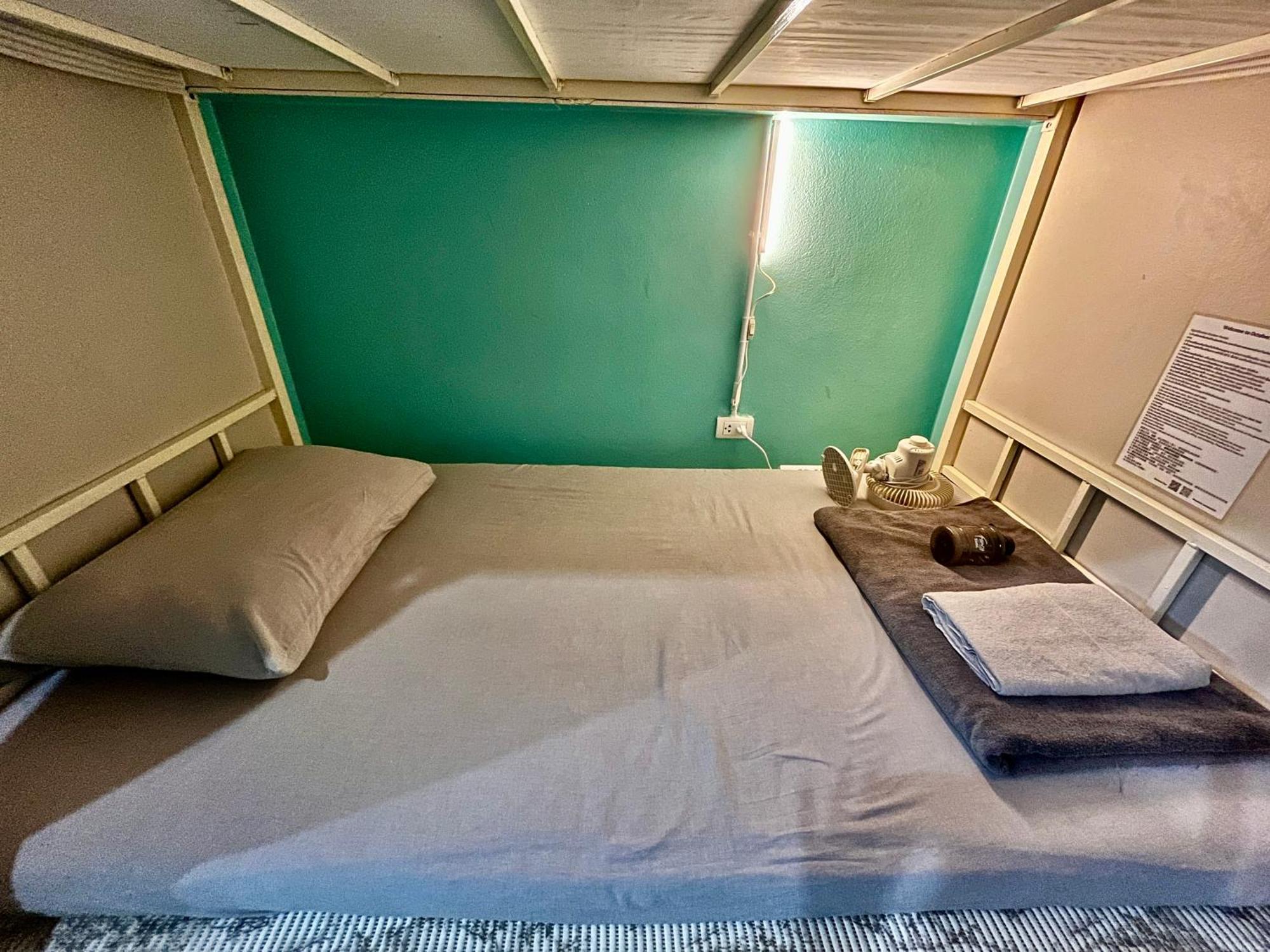October Hostel Chiangmai Chiang Mai Exteriör bild
