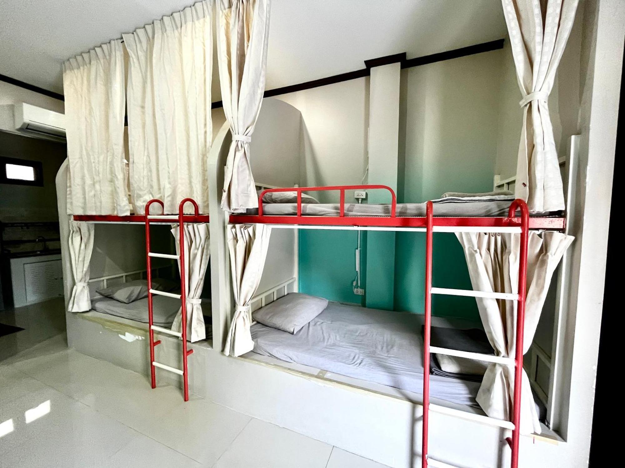 October Hostel Chiangmai Chiang Mai Exteriör bild